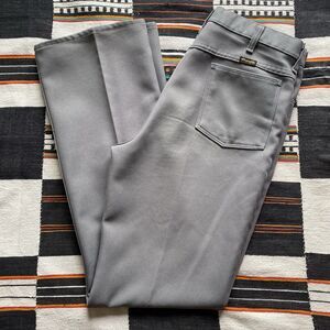 Vintage Men’s Wrangler Grey Pants Slacks. Size 34/33. USA. Polyester. Pockets!
